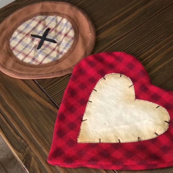 FINAL SALE PRICE Christmas Themed Mantle Scarf - Picture 4 of 7